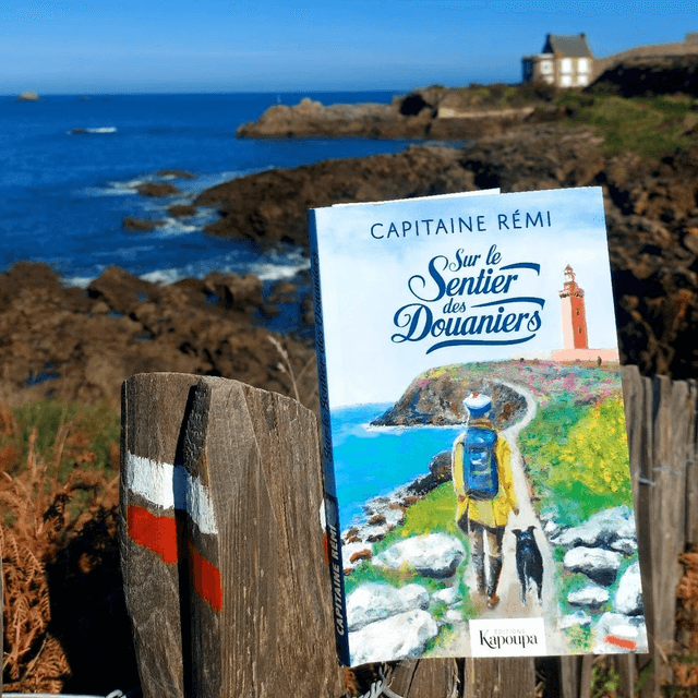 Livre Sur le Sentier des Douaniers, de Capitaine Rémi 